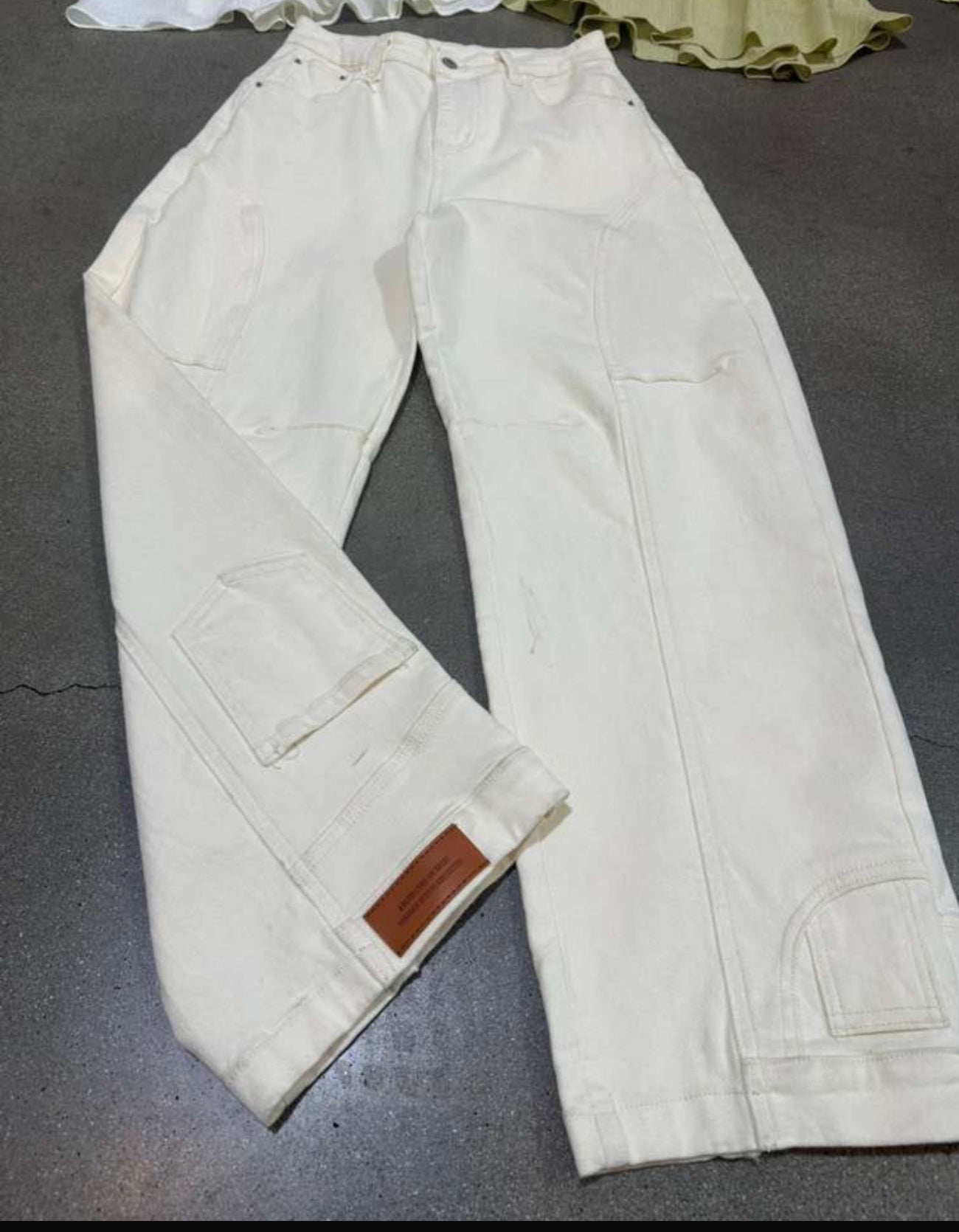 Beige barrel jeans