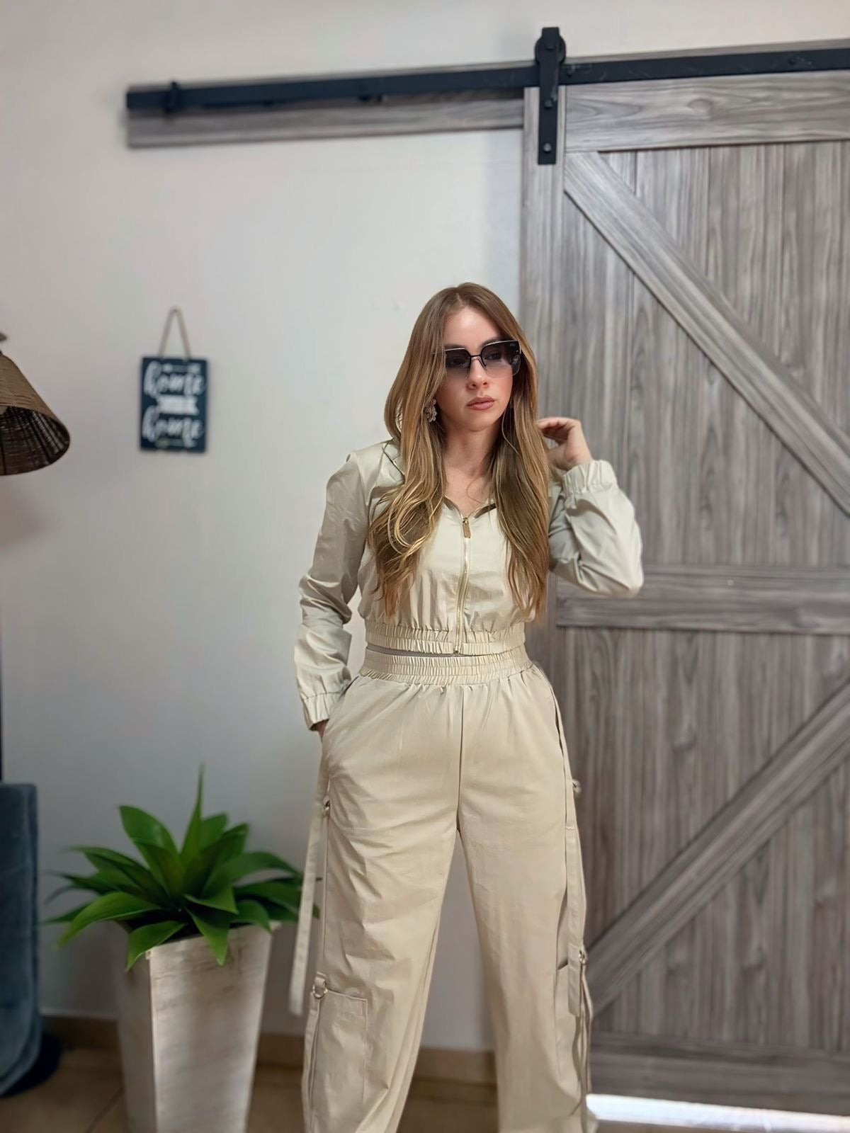Beige cargo set