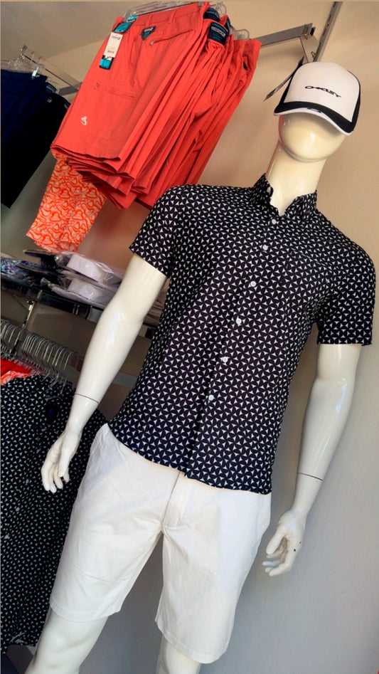 Camisa negra y blanca